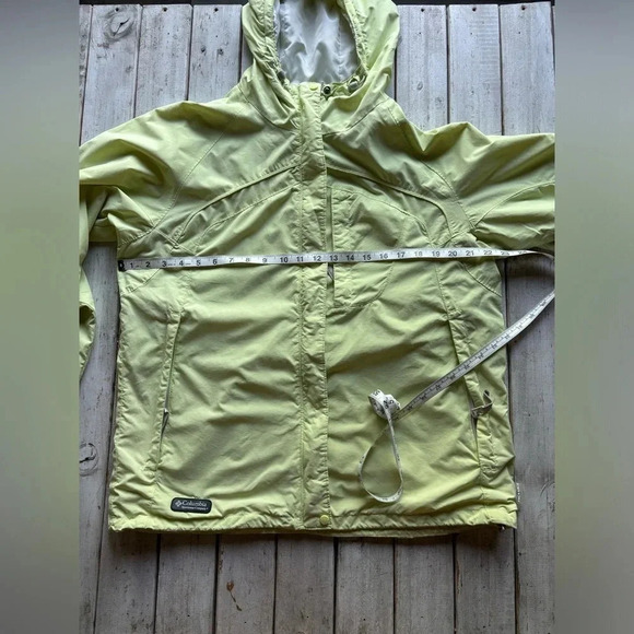 Columbia | packable | lightweight | softshell | mesh lined | hooded | large - Picture 4 of 13